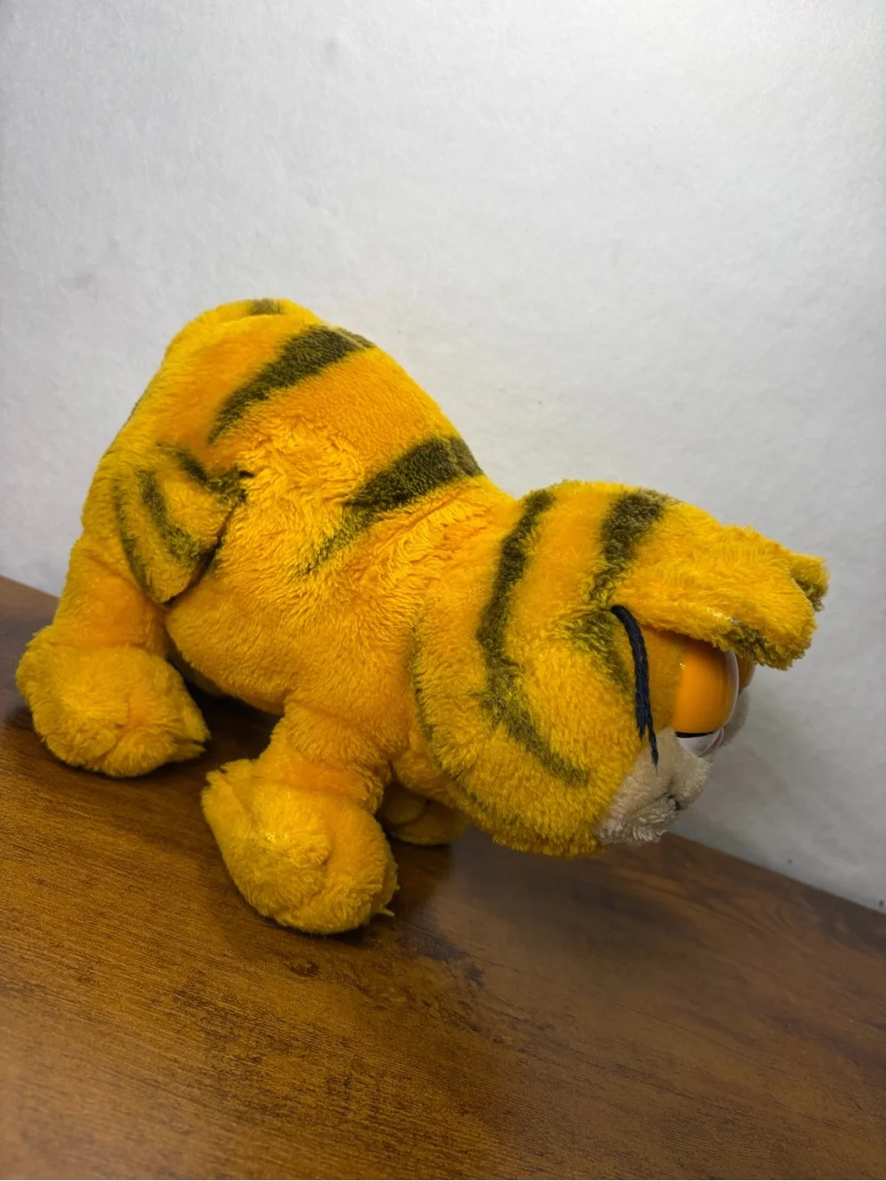 Vintage 1981 Garfield Standing Plush Toy (Dakin / Fun Farm)